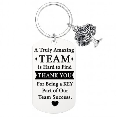 Sleutelhanger “A Truly Amazing Team is Hard to Find” – RVS – Bedankcadeau voor Collega’s & Team – 7,5 × 2,8 cm – Duurzaam & Elegant – Teamwork Cadeau bij Afscheid of Waardering