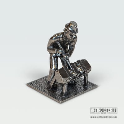 Tinnen Klompenmaker Beeldje – Handgemaakt Miniatuur Ambacht – Beroepenbeeld Houtbewerking – Uniek Cadeau & Decoratie - ambacht - jubileum - pensioen