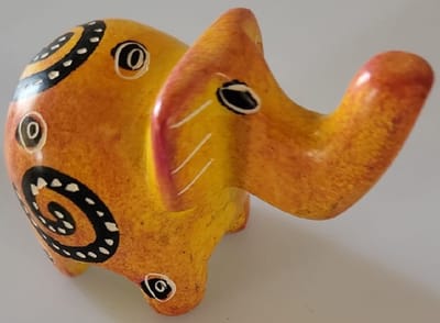 Nog meer sfeer in uw woonomgeving met dit prachtig handgemaakte olifantje! Een bijzonder olifantje gemaakt van speksteen, een zachte natuursteen. Vind een gezellig plekje in je huis, serre/tuinkamer of in de werkkamer. Voor uzelf of als Cadeau.