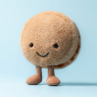 Jellycat knuffel Amuseables Mona Macaron chocolade