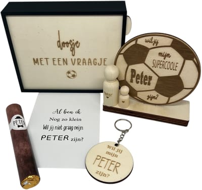 Geschenkbox Wil jij mijn PETER zijn? | zwart | voetbal | sleutelhanger | peter vragen | meter worden | peetoom vragen | peetoom worden | cadeau | doosje met een vraag