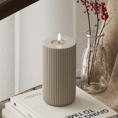 Deluxe Homeart LED kaars Ribbelkaars Solid Stripe Zand 8 x 15cm