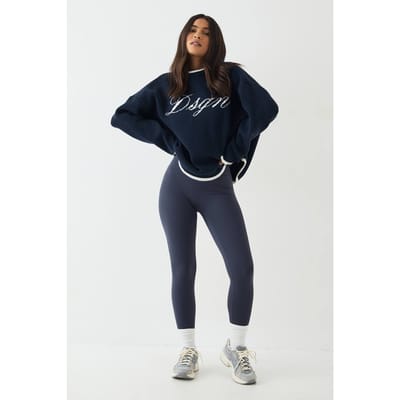 Dames DSGN Studio Script Contrast Oversized Gebreide Trui | Marineblauw | Maat: XS