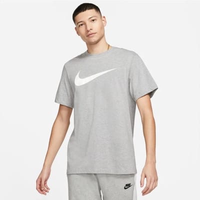 Nike Sportswear Swoosh Logo T-Shirt - T-shirt - S - Grey / Grijs - Sportswear - Lifestyle