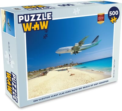 Puzzel Een vliegtuig vliegt vlak over Maho Bay Beach op Sint Maarten - Legpuzzel - Puzzel 500 stukjes