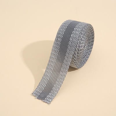 De zoom van de broek oprollen zonder te naaien, de zoom inkorten met een heet smeltend zelfklevend gereedschap en de zoom van de broek repareren voor thuisgebruik. 2.5cm*5m grijs