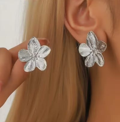Luxe Oorbellen Set - Kleur: Zilver - RVS / Stainless Steel - 2 stuks - Oorhangers / Oorringen / Oorknopjes - Cadeau voor Vrouwen - Hoge Kwaliteit Roestvrijstaal - Verkleurt Niet - Inclusief Luxe Cadeauverpakking - Oorbel / Earrings - Bloem / Flower