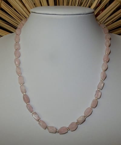 Rozenkwarts Collier