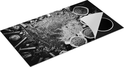 Chefcare Inductie Beschermer Kruiden en Specerijen op Tafel - Zwart Wit - 95x50 cm - Afdekplaat Inductie - Kookplaat Beschermer - Inductie Mat