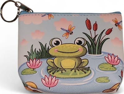 Een leuke rits portemonnee met een afbeelding van een kikker. Dit portemonneetje is prima te gebruiken om kleinigheden in mee te nemen, zoals bijvoorbeeld muntgeld of bonnetjes of pasjes. Leuk om voor uzelf te kopen of om cadeau te geven.