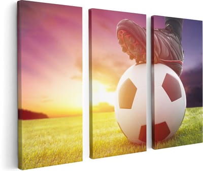 Artaza Canvas Schilderij Drieluik Klassieke Voetbal Aftrap Met Zonsondergang - 120x80 - Foto Op Canvas - Canvas Print