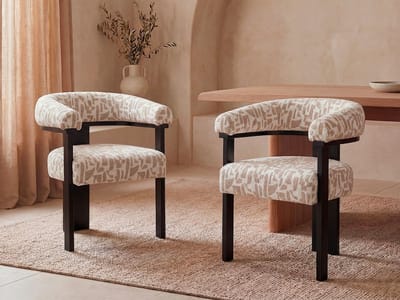 Vente-unique Set van 6 stoelen met armleuningen in tweekleurige gestructureerde stof en zwart rubberhout - Crème en taupe - LIVELIA
