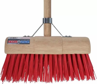 Talen Tools Buitenbezem - FSC hout - nylon - 31 cm - 130 cm tuinbezem