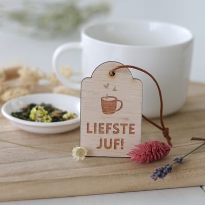 Het Theeplankje Giftset 'Liefste Juf' - thee cadeau, bedankje juf, bedankje meester, juf cadeautjes, meester cadeautjes, theeset, thee pakket, thee cadeaupakket, thee geschenkset, relatiegeschenk
