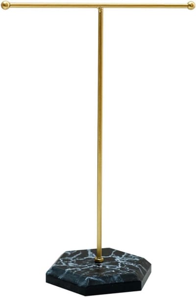 Robuuste metalen sieradenstandaard met keramische marmerlook basis voor kettingen, oorbellen en armbanden.