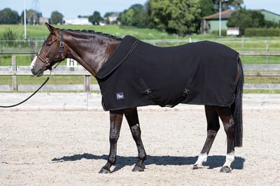 Harry's Horse Fleecedeken met oprolbare nek 215cm Jet-black (zwart)