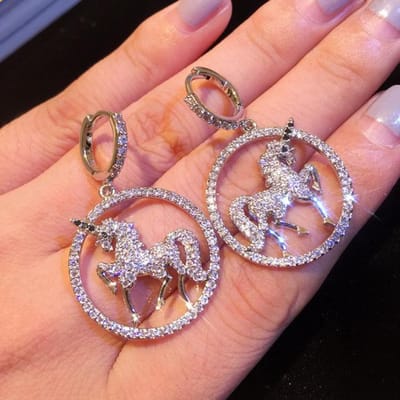 Vente Boucles d'oreilles Délicates Tempérament Licorne Blanc Pour Femmes Bijoux Cadeau Fête de Mariage Boucle d'oreille brown