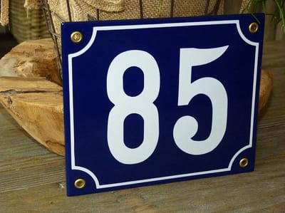Emaille huisnummer 18x15 blauw/wit nr. 85