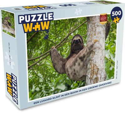 Puzzel Een luiaard klimt in een boom in een groene omgeving - Legpuzzel - Puzzel 500 stukjes