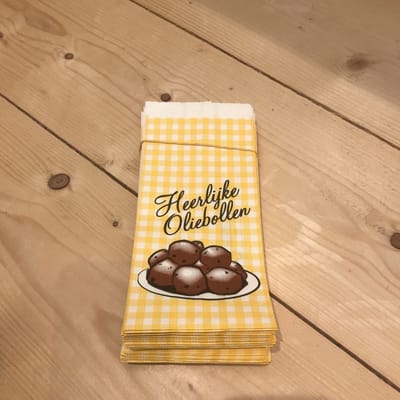 Oliebollenzakken "Heerlijke Oliebollen" Ersatz Papier 150gr 50 stuks, zakken voor ca 1 a 2 oliebollen.