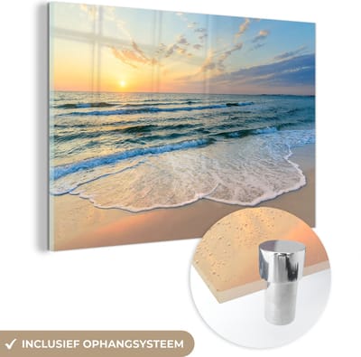 MuchoWow® Glasschilderij 120x80 cm - Schilderij acrylglas - Strand - Zee - Zonsondergang - Golf - Foto op glas - Muurdecoratie woonkamer - Wanddecoratie slaapkamer - Schilderijen