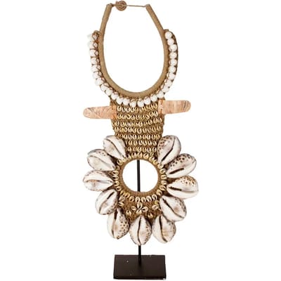J47 Schelpenketting Op Standaard