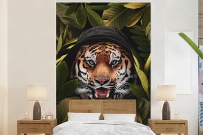 Behang - Fotobehang Tijger - Bladeren - Planten - Breedte 170 cm x hoogte 260 cm