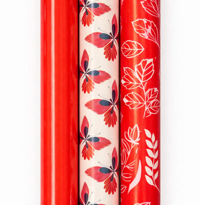Cadeaupapier – Red Butterfly Bloom – (3 STUKS) – 200×70 cm – Vlinders, Botanische Bladeren & Effen Rood – Inpakpapier – Elegant & Vrolijk