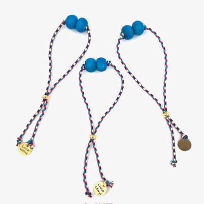 Luna-Leena duurzame armband - blauw - L28cm - gerecycled - houten kralen van bestaande kettingen uit Nepal - one size 14+ - handgemaakt in Nepal - armbanden - bracelet blue - trendy - feestje - voor elke dag - vintage look - cadeau - sieraad