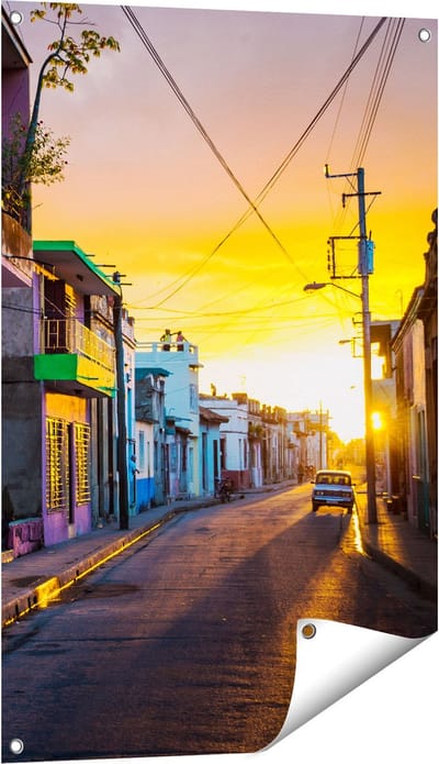 Gards Tuinposter Cuba Kleurrijke Huisjes bij Zonsondergang - 60x90 cm - Tuindoek - Tuindecoratie - Wanddecoratie buiten - Tuinschilderij