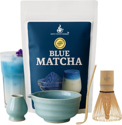 Blue Matcha Starters Kit - Matcha Latte - Kom van Keramiek - Bamboe Klopper - Garde Houder - Houten Scoop Lepel - Blue matcha 50 gram - Receptenkaart - Complete Matcha set