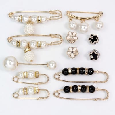 Goudkleurige broche set met parel accenten en decoratieve details – broche spelden set van 12 – dames – mix van parel vormige en gladde ontwerpen