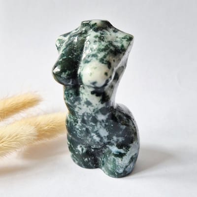 Mosagaat vrouwenbeeldje 8 cm (#35) – handgeslepen edelsteen carving