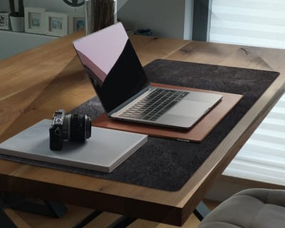 Coloray Bureau Onderlegger - Verbrande bladeren Onderlegger Bureau - 100 cm x 50 cm - Zwart Bureau Onderlegger - Bureau Onderlegger Groot - Bureau Onderlegger XXL - Computer Mat - Bureau Pad