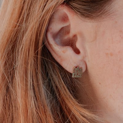 Ava & Imber | Domi Sum Studs Goud | Oorstekers Huisje Goud | Gouden Oorbellen Grachtenpand in Cadeaudoosje