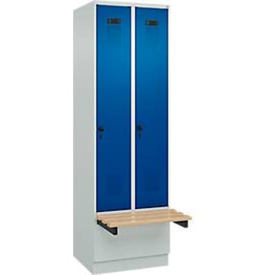 C+P Evolo Plus garderobekast, 2 vakken van elk 300 mm breed, sokkel, zwevende bank, B 600 x D 815 x H 1950 mm, draaigrendel, lichtgrijs/gentiaanblauw