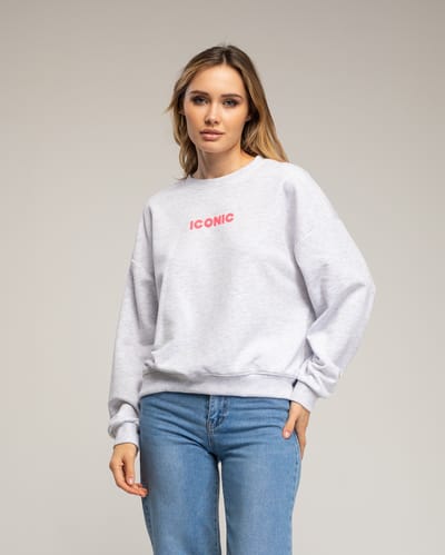 Sweatshirt met de tekst 'iconic' in neonkleur op de voorkant en de rug.
