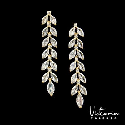 Victoria Valenza Paris Luxe Oorbellen Dames Messing Oorringen Witte Steen Oorbellen - Goud kleurig - 1 Paar
