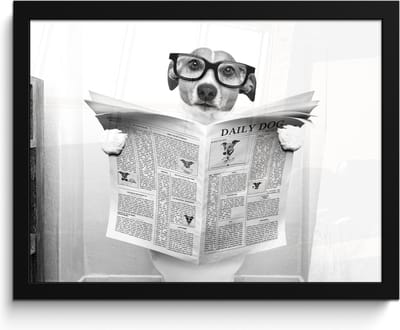 Poster in lijst - Fotolijst 40x30 cm - Posters - Hond - Krant - Toilet - Zwart wit - Dieren - Posterlijst zwart - Wanddecoratie badkamer - Muurdecoratie WC - Decoratieve accessoires - Toilet muur decoratie