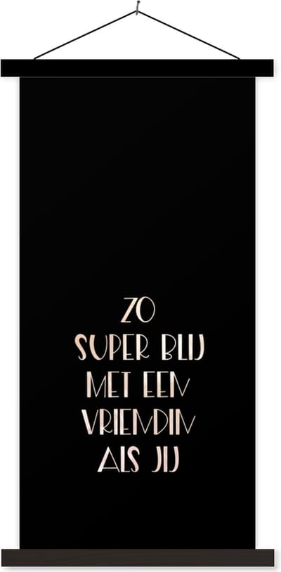 Posterhanger incl. Poster 40x80 cm - Schoolplaat - Vriendin - Zo super blij met een vriendin als jij - Beste vrienden - Quotes - Spreuken - Textielposter - Zwarte latten