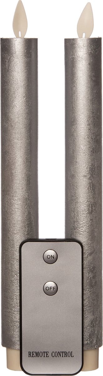 Anna's Collection Led dinerkaarsen - 2x st - zilver - 23 cm - bewegende vlam - warm zilver licht - afstandsbediening