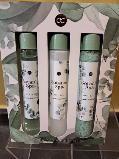 botanic spa - wellness pakket- body care trio - badzout - badolie- douche gel - leuk geschenk - geschenk set - eucalyptus - lemongras - verwen pakket