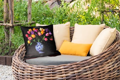 Buitenkussen - Tulpen - Kleuren - Hout - Vaas - 45x45 cm - Weerbestendig