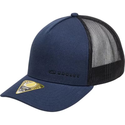 Trucker pet Oakley Chalten