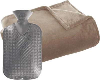 Fleece deken/plaid beige 125 x 150 cm en een warmwater kruik 2 liter