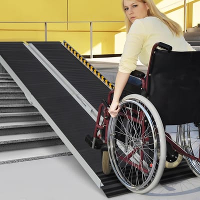 COSTWAY Rolstoelhelling, 152,5 cm, klaphelling, draagbaar en antislip tot 272 kg belastbaar, oprijplaat, aluminium, drempelhelling voor rolstoel, trappen en deuren (152,5 x 74 cm)