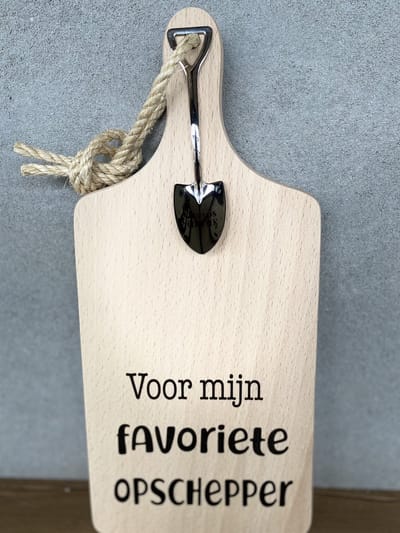 Creaties van Hier - Serveerplankje met Lepeltje - Favoriete Opschepper - Voetbal - Trainer - 35 cm - Hout - Metaal