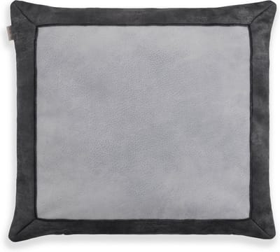 Knit Factory Flint Sierkussen - Vierkant kussen - Kussen woonkamer - Bank kussen - Decoratie kussen - Licht Grijs - 50x50 cm - Vierkant kussen - Superzacht kussen gemaakt van Veloursstof - Kussenhoes inclusief kussenvulling