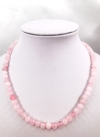 Ketting - Edelsteen - Rozenkwarts - 6 mm kralen - L 45cm - RVS sluiting. Liefde geven, liefde ontvangen en liefde aantrekken.