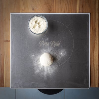RVS werkblad voor Pizza / Deeg 50 X 48 inclusief antislip mat